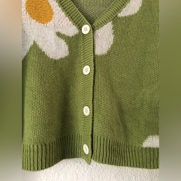 Shein Cropped Green Daisy Floral Oversized Boxy Cardigan Sweater - Picture 3 of 5